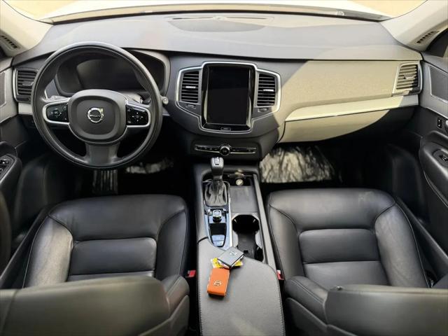 2022 Volvo XC90 T5 Momentum 7 Passenger