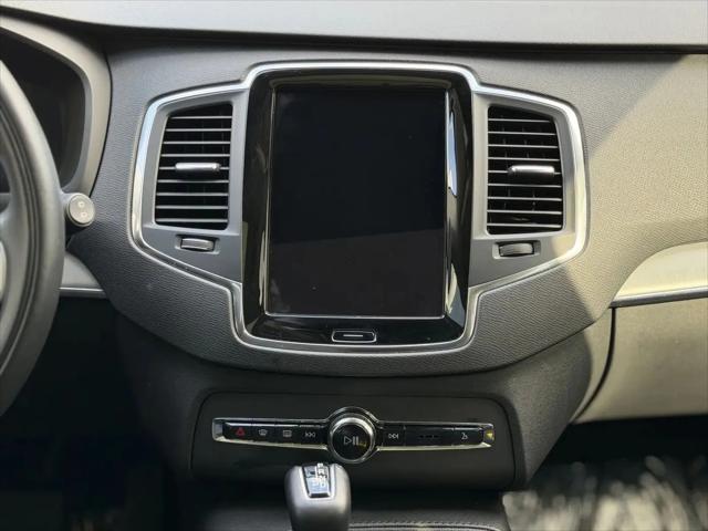 2022 Volvo XC90 T5 Momentum 7 Passenger