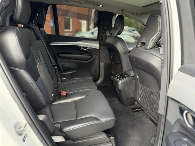 2022 Volvo XC90 T5 Momentum 7 Passenger