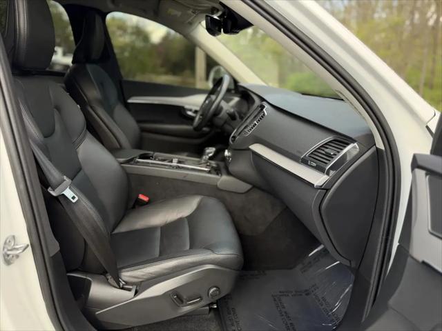 2022 Volvo XC90 T5 Momentum 7 Passenger