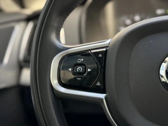 2022 Volvo XC90 T5 Momentum 7 Passenger
