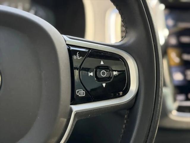 2022 Volvo XC90 T5 Momentum 7 Passenger