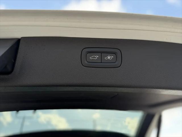 2022 Volvo XC90 T5 Momentum 7 Passenger