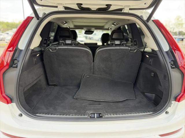 2022 Volvo XC90 T5 Momentum 7 Passenger