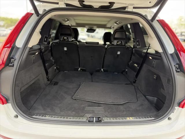 2022 Volvo XC90 T5 Momentum 7 Passenger