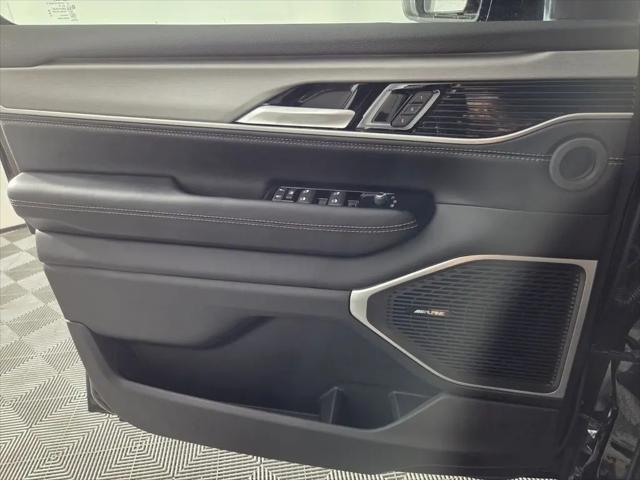 2026 Jeep Grand Wagoneer 4x2