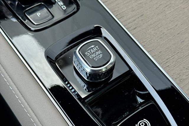 2026 Volvo XC90 Plug-In Hybrid Plus, T8 AWD, Electric/Gasoline, Bright, 7 Seats