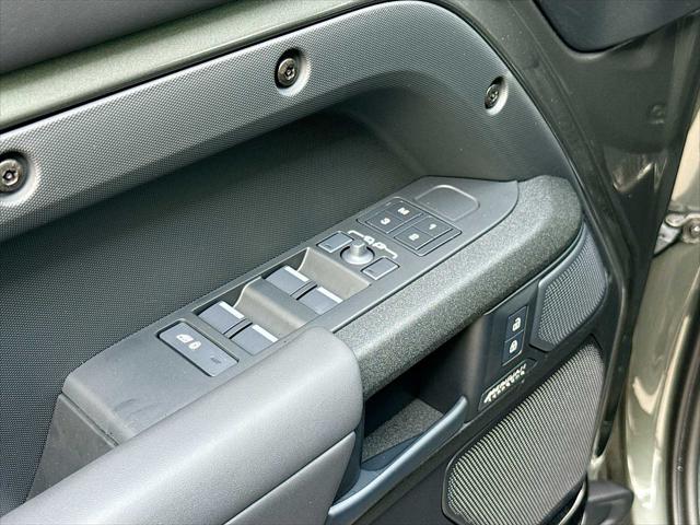 2025 Land Rover Defender P635 OCTA Edition One