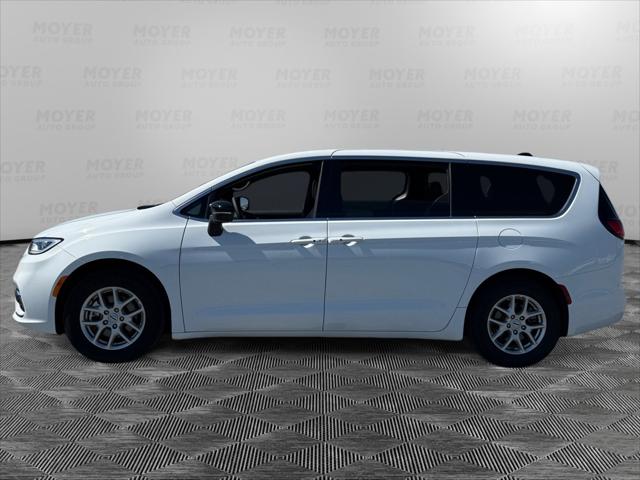 2025 Chrysler Pacifica Select