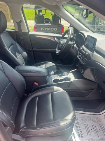 2022 Ford Escape Titanium Hybrid