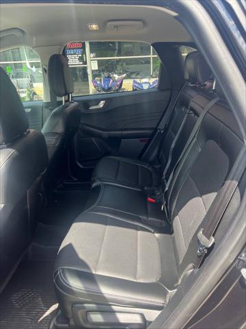 2022 Ford Escape Titanium Hybrid
