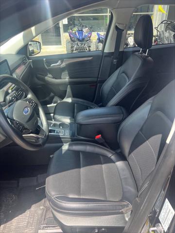 2022 Ford Escape Titanium Hybrid