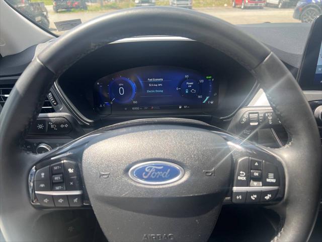 2022 Ford Escape Titanium Hybrid