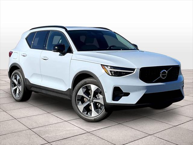 2026 Volvo XC40 Plus, B5 AWD Gas (mild hybrid), Dark