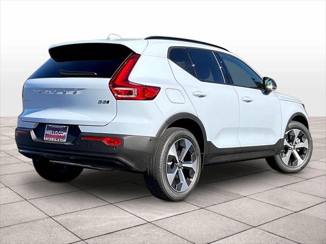 2026 Volvo XC40 Plus, B5 AWD Gas (mild hybrid), Dark