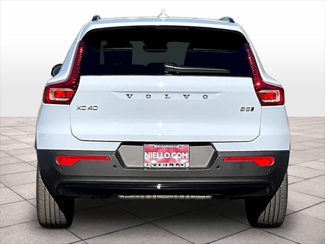 2026 Volvo XC40 Plus, B5 AWD Gas (mild hybrid), Dark