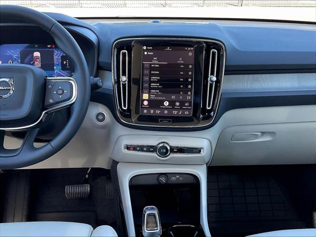 2026 Volvo XC40 Plus, B5 AWD Gas (mild hybrid), Dark