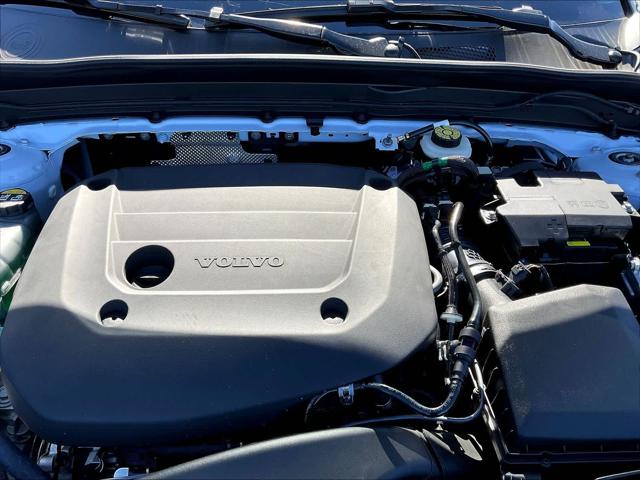 2026 Volvo XC40 Plus, B5 AWD Gas (mild hybrid), Dark