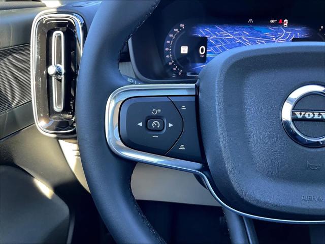 2026 Volvo XC40 Plus, B5 AWD Gas (mild hybrid), Dark