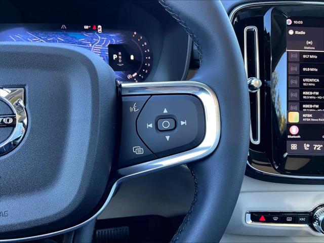 2026 Volvo XC40 Plus, B5 AWD Gas (mild hybrid), Dark