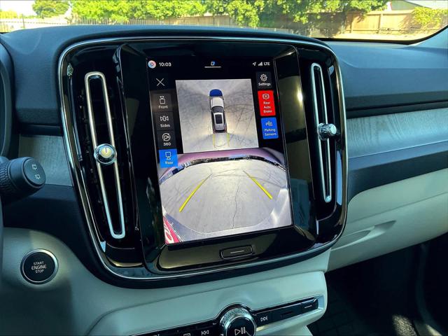2026 Volvo XC40 Plus, B5 AWD Gas (mild hybrid), Dark