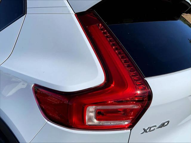 2026 Volvo XC40 Plus, B5 AWD Gas (mild hybrid), Dark