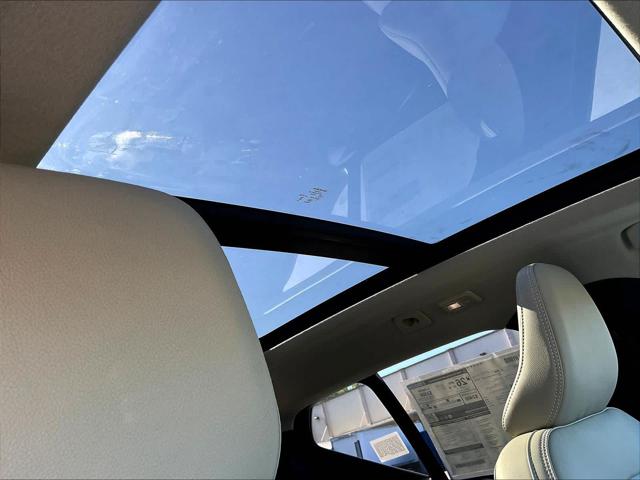 2026 Volvo XC40 Plus, B5 AWD Gas (mild hybrid), Dark