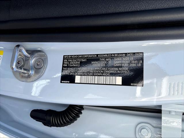 2026 Volvo XC40 Plus, B5 AWD Gas (mild hybrid), Dark