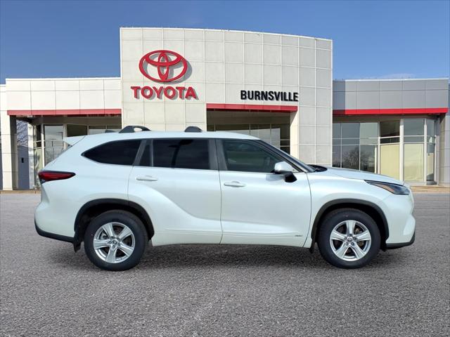 Used 2023 Toyota Highlander LE with VIN 5TDBBRCH7PS574286 for sale in Burnsville, Minnesota