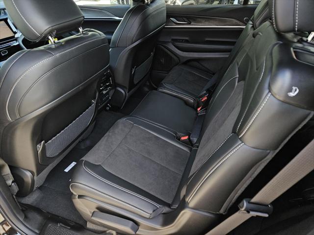 2026 Jeep Grand Cherokee Altitude 4x2