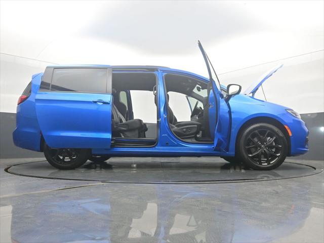 2026 Chrysler Pacifica Limited AWD