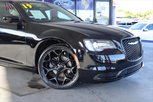 2019 Chrysler 300 Touring