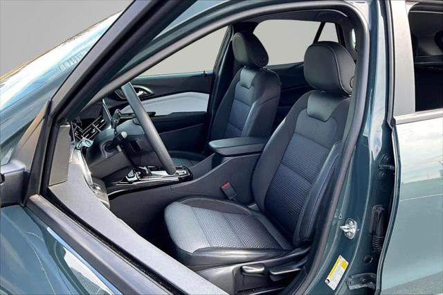 2025 Chevrolet Trax FWD LT