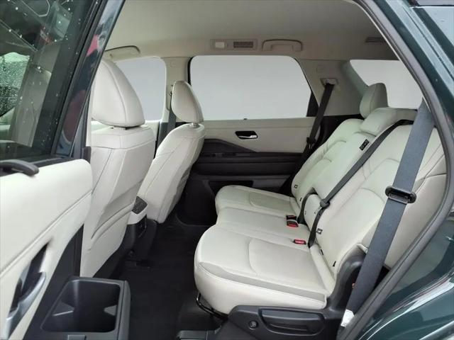 2025 Nissan Pathfinder SL 4WD
