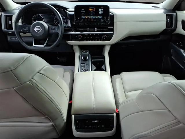 2025 Nissan Pathfinder SL 4WD