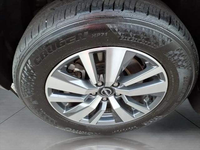 2025 Nissan Pathfinder SL 4WD