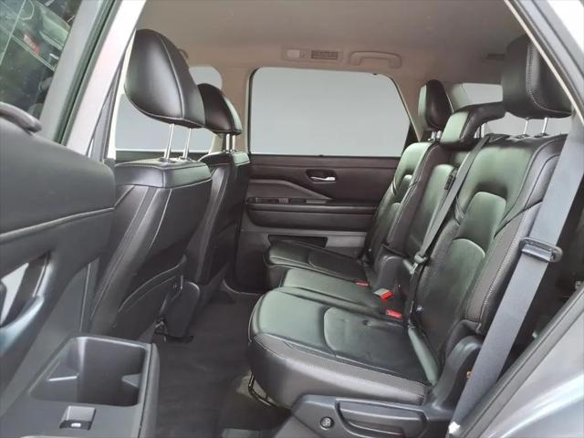2025 Nissan Pathfinder SL 4WD
