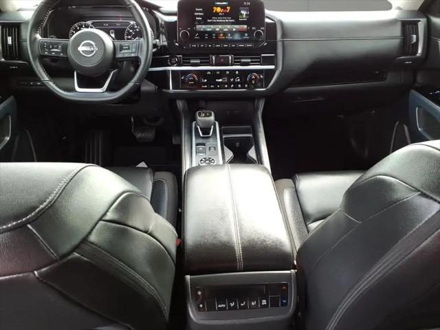 2025 Nissan Pathfinder SL 4WD