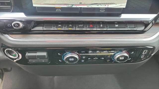 2025 GMC Sierra 1500 4WD Crew Cab Short Box SLT