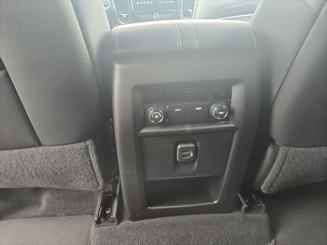 2023 Chevrolet Traverse AWD LT Leather