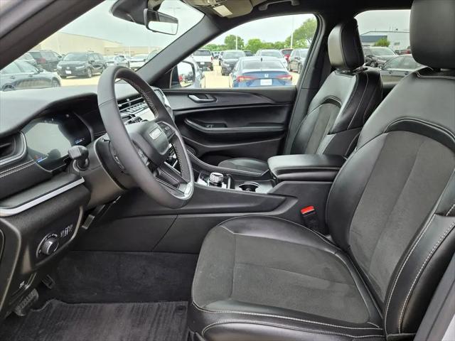 2025 Jeep Grand Cherokee L Altitude 4x2