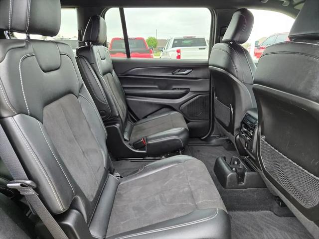 2025 Jeep Grand Cherokee L Altitude 4x2