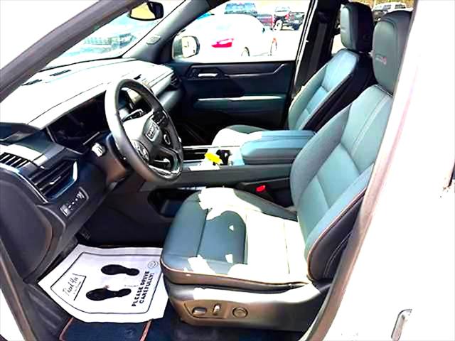 2025 GMC Acadia AWD AT4