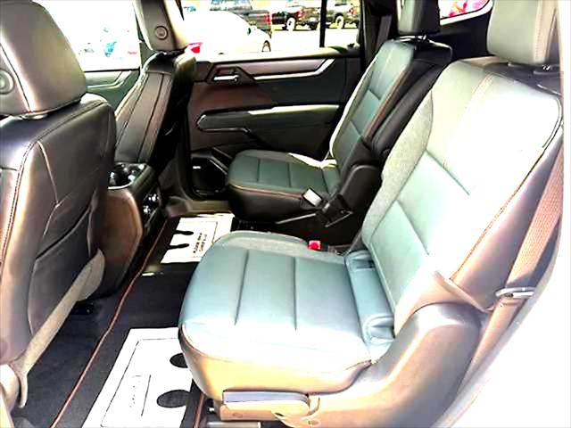 2025 GMC Acadia AWD AT4