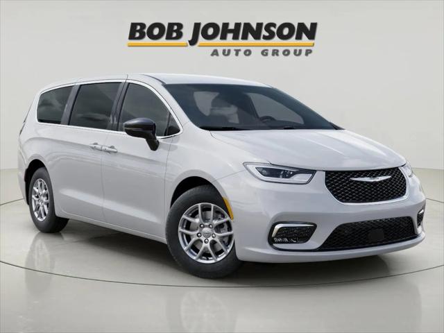 2025 Chrysler Pacifica Select for sale in Watertown, NY