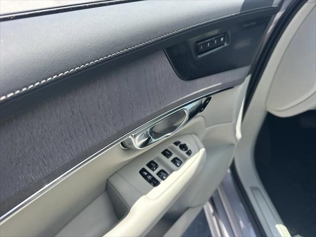 2026 Volvo XC90 Plug-In Hybrid Ultra Dark Theme, T8 AWD, Electric/Gasoline, 7 Seats