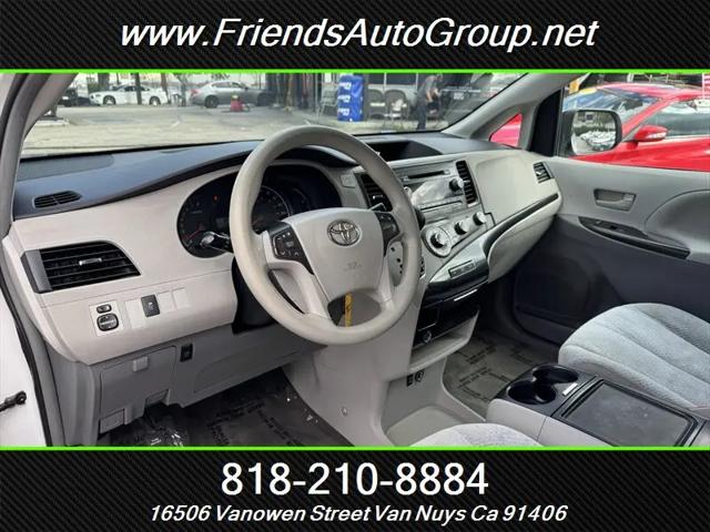 2012 Toyota Sienna LE V6 8 Passenger