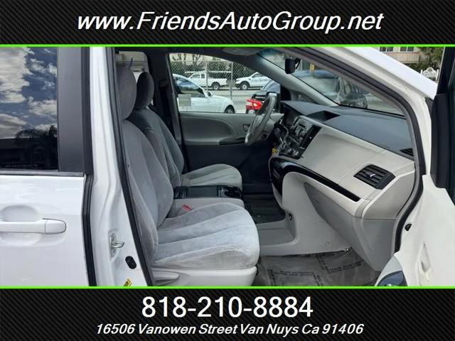 2012 Toyota Sienna LE V6 8 Passenger