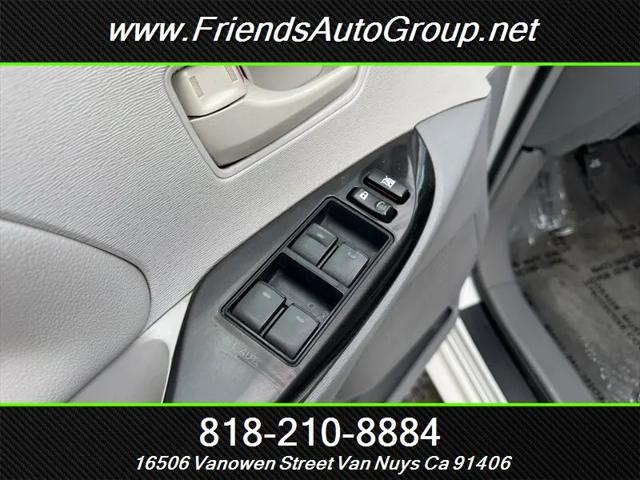 2012 Toyota Sienna LE V6 8 Passenger
