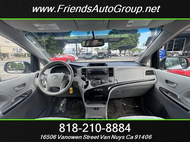 2012 Toyota Sienna LE V6 8 Passenger